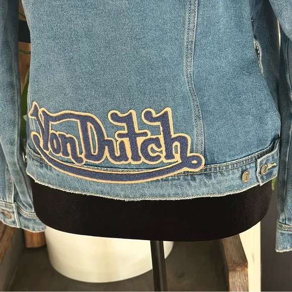 Von Dutch Denim Trucker Jacket Viral Button Up Patches Graphic Print Y2K Indie L - Picture 7 of 12